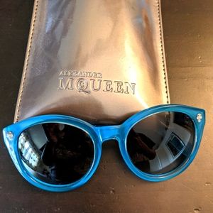 EUC ALEXANDER MCQUEEN sunglasses with skull detail